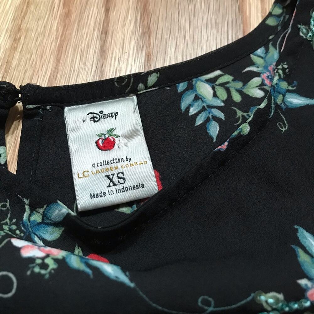 Disney collection by LC Lauren Conrad Snow White collaboration blouse size XS - Picture 5 of 6